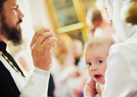 Крещение ребенка в церкви